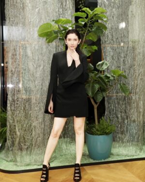 Saya Ichikawa Instagram - ⁡
5月24日にオープンするブシュロン表参道のオープニングレセプションに伺いました。
ジュエリーにうっとり。お店の内装もめちゃ可愛かった
きらきらしてたなぁー
きらっ
⁡
@boucheron 
#BoucheronOmotesando
#ブシュロン表参道
#PR