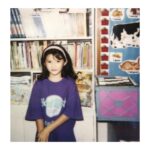 Saya Ichikawa Instagram - みなさんたくさんの誕生日メッセージありがとうございます。みなさんの存在がいつも励みになっています。こんな微妙なインスタでもみていただけて感謝です。　 写真はビフォーアフター！小学2年生→いま(JWAVEのいつものスタジオにて。シーズースウェットをゲット！！！) いつもありがとうございます！ 素敵なバレンタインデーを！