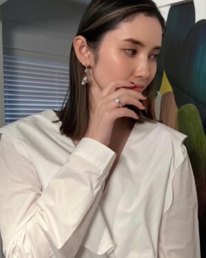 Saya Ichikawa Instagram - スイカはどこまで食べていいかわからないまま過ぎてく2023年夏
⁡
写真は リベラルアーツプログラム for Business
の動画撮影の衣装
https://aeonconnect.jp/liberal_arts/
　
#ブラウス #パンツ　@ganni
#ピアス @kameemon30
#リング @annemariechagnon_jp
#スタイリング @masacott__ 
#ヘアメイク @maikoinomatamaiko 
⁡
⁡