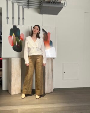 Saya Ichikawa Instagram - スイカはどこまで食べていいかわからないまま過ぎてく2023年夏
⁡
写真は リベラルアーツプログラム for Business
の動画撮影の衣装
https://aeonconnect.jp/liberal_arts/
　
#ブラウス #パンツ　@ganni
#ピアス @kameemon30
#リング @annemariechagnon_jp
#スタイリング @masacott__ 
#ヘアメイク @maikoinomatamaiko 
⁡
⁡