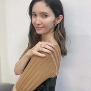 Saya Ichikawa Instagram - アメトーーク鉄道ファンクラブ！一年ぶりの開催です。今回はJR貨物さまの制服を！！
⁡
「衝動に駆られてみる」もTVerで2週間分ご覧になれます。ぜひともぜひとも。なかなかマニアックに仕上がっています。
⁡
テレ朝「アメトーーク！」
6月22日 19:00〜21:00
⁡
テレ朝「衝動に駆られてみる」
毎週日曜 24:24〜
Tverで配信あり
⁡
BS TBS「麺鉄」
6月25日 21:00〜
新作の静岡編です
⁡
J-WAVE 「Orient Star TIME AND TIDE」
毎週土曜　２１時〜
@jwavetimeandtide 
聴き逃しはRadikoにて
ポッドキャスト版もはじまりました！
⁡
NHKfm 「x（かける）クラシック」
毎週日曜　１４：００〜１５：５０
毎週月曜　8:00〜
聴き逃しは らじるらじるにて
⁡
⁡
#土曜はカラフル の衣装 は
#ニット　@threefourtime_official
#レザー ビスチェ @_verseauofficial_
#スカート　@cerchi_accesso
#サンダル @camper_japan
#イヤカフ @pinkowlbijou_official
#ピアス  @kumpel_by_p
#クリスタルクォーツリング @hiromi_._a
#ゴールドリング @porettofelun_jewelry @jugemade
#シルバーリング @jugemade
⁡#スタイリング　@fukunaga__izumi 
#ヘアメイク @inoueshohei_hairmake 

⁡
⁡
でした
なにとぞ