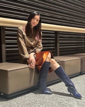 Saya Ichikawa Instagram - 日曜美術館！
特集は「まなざしのヒント 特別展やまと絵」。東博のやまと絵展にて、やまと絵の楽しみ方を。
⁡
四大絵巻をあんなじっくり観られるなんて。
しかも先日展覧会を観に行ったばかりの山口晃さんの解説と共に。贅沢な時間でした。
白描画も最高だったー
よく観てる番組なのでなお嬉しかったです
お時間許すかたは是非。
⁡
かけクラもあります！テーマはアキxクラシックです。23日にお届けするNHKクラシックの9時間の生放送特番についてもご紹介します…
⁡
NHK Eテレ「日曜美術館」
まなざしのヒント特別展やまと絵
11/12 9:00〜9:45
⁡
NHKfm 「x（かける）クラシック」
毎週日曜　１４：００〜１５：５０
毎週月曜　8:00〜
聴き逃しは らじるらじるにて
⁡

⁡
#衣装 は
#ジャケット 
@leinwande_official
#スカート 
@musinsa_japan @recto_official
#ブーツ 
@tela9official
#ピアス #グリーンストーンリング@swarovski
#シルバーリング
@caki.jewelry
#スタイリスト　@masacott__ 
#ヘアメイク　@nozomifujimoto.hm