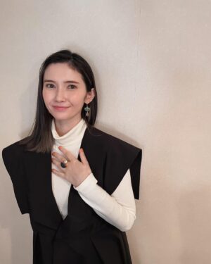 Saya Ichikawa Instagram - お薬を買いに立ち寄った薬局でボン・ジョヴィのBad Medicineが流れてくる不穏なスタートの月曜日。
開き直って省エネでいきます。
⁡
写真は、生放送で着用してあげそびれた 衣装たち→
⁡
１、2枚目 「土曜はカラフル」
#ワンピース @laloh_official
#ピアス @somnium_22 
#リング @lanaswans_official
⁡
⁡
3,4 枚目 NHK ハートネットTV 「みんなの選挙」生放送
#トップス @stumbly.official
#スカート @ganni
#ピアス,リング @manarosa_jewel @mandassociates
#シューズ @chuclla_official
⁡
5,6枚目　NHK 「ロボット新世紀」
#オールインワン @laloh_official
#リング @lanaswans_official @somnium_22
#サンダル @w_and__m
⁡
みなさんも無理せず！