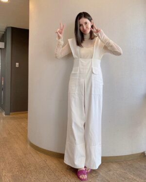 Saya Ichikawa Instagram - お薬を買いに立ち寄った薬局でボン・ジョヴィのBad Medicineが流れてくる不穏なスタートの月曜日。
開き直って省エネでいきます。
⁡
写真は、生放送で着用してあげそびれた 衣装たち→
⁡
１、2枚目 「土曜はカラフル」
#ワンピース @laloh_official
#ピアス @somnium_22 
#リング @lanaswans_official
⁡
⁡
3,4 枚目 NHK ハートネットTV 「みんなの選挙」生放送
#トップス @stumbly.official
#スカート @ganni
#ピアス,リング @manarosa_jewel @mandassociates
#シューズ @chuclla_official
⁡
5,6枚目　NHK 「ロボット新世紀」
#オールインワン @laloh_official
#リング @lanaswans_official @somnium_22
#サンダル @w_and__m
⁡
みなさんも無理せず！