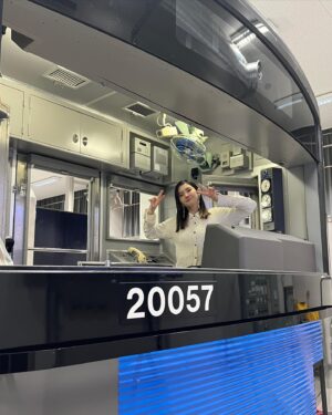 Saya Ichikawa Instagram - 西武鉄道の公式YouTubeチャンネルにて！
運転士を目指している教習生が西武の養成所で過ごす最後の1日に密着しました。
はじめて見る鉄道の裏側がたくさん。貴重な一日でした。

西武鉄道のYouTube、公式Instagramをぜひご覧くださいませ。
@seibu_railway_information
⁡
⁡
#西武鉄道
#好きな車両
#思い入れは旧101系
#でも運転するなら8500系

#衣装 は
#アウター @ezick.ec.official
#シャツ #パンツ @henai_official
#ピアス @musselsandmuscles
#パンプス @neuna_official 
#スタイリスト　@kanna_manabe 
#ヘアメイク #田中翠