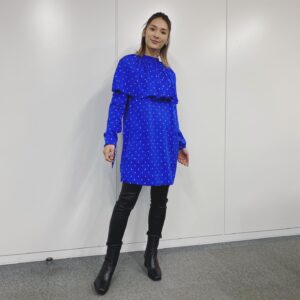 Sayaka Akimoto Instagram - 3/4 マイナビBe booster!のお衣装です。
ザディグエボルテール
zadigetvoltaire
ブーツ
フリーランス
freelance
ピアス
abiste

パキッとした青を着たら気持ちがシャキッとしました👸
相変わらず、私の笑顔はミニ恐竜感あるよね🦖😂