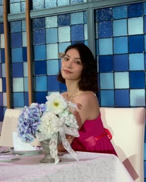 Sayaka Akimoto Instagram - 昨日リリースがありましたが、ドラマ『にぶんのいち夫婦』に、三浦香住役で出演致します。

動画配信サービス「Paravi」ではテレビ東京で2021年6月2日(水)から放送する「にぶんのいち夫婦」を5月26日(水)21:00より独占先行配信します。Paraviでの第2話配信は6月9日(水) 21:00～）
「にぶんのいち夫婦」は累計150万部を誇る話題作。原作・夏川ゆきのさん、漫画・黒沢明世さんによる同名作を比嘉愛未さん主演で初のドラマ化です！
ストーリーはなかなかヘビーですが、ざわざわハラハラ楽しんで頂けると思います！嘘と真実、純愛と裏切りが交錯する、目が離せなくなること間違いなしのざわハララブストーリー！
原作漫画もとっても面白いので、是非読んでみてくださいね！
皆さんお楽しみに！

日々、楽しく撮影させてもらってます！

#にぶんのいち夫婦
#paravi
#テレビ東京