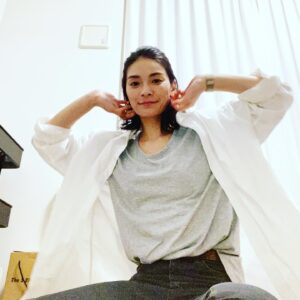 Sayaka Akimoto Instagram - Apple Watchをポケットに入れっぱなしにしてたらパスコードロックがかかりリセットする事に😭
設定をいじいじしてたらどうやらiPhoneと遠隔で写真が撮れるらしい！

というわけで試してみたお写真でございます。
たいした意味はない。

これから色々な場所で新人さんを見かける事になると思うけど、
あなたも私もかつては新人！
温かい心で受け止めよーねん！