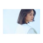 Sayaka Akimoto Instagram - 今日は大晦日ですね。 今朝は雨が降っていました。 今年のあれやこれやをさっぱり洗い流してくれたらいいな、なんて思ってます。 国内外では様々な事が起こっていますが、1人でも多くの方が安心して穏やかに過ごせますように。 何も出来ない自分が嫌になる日もありますが、日々自問自答しながら、平和を祈りたいと思います。 来年は、自分のペースを新たに再構築しながら、色々挑戦出来たら。 今日は合間を見つけて、来年の目標ややりたい事をノートにまとめます。 今年も本当にありがとうございました。 どうか、あなたが笑顔でいられますように。 2024年の私達でまた会いましょう。