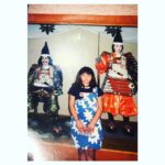 Sayaka Akimoto Instagram - 信州の皆様、本日は朝からありがとうございました。 長野放送局さんの新番組、「どどどど！」にて、巴御前のお話しや、信州での思い出についてお話し致しました。 実は、幼少期に親族が上松に住んでおり、よく来ていたんです。 両親が木曾義仲や巴御前ゆかりの場所に連れて行ってくれて、子供ながらに巴御前に憧れていました。 祖母も母も国は違えど「女だって強くなければいけない、いつだって自分の力で生きていける女になりなさい。」と子供の頃から言われ続けていました。 秋元家は祖父も父もフーテンの寅さんみたいな人で、女が常に仕切っていて、とにかく強かったので（笑）自然と巴御前に憧れていったのだと思います。 祖母も母もアクションが大好き。 強い女性が大好きでした。 そんな女性を精一杯演じられること、とても光栄に思っています。 木曾義仲役の青木崇高さん、今井兼平役の町田悠宇さんの胸を借りて闘い抜けた事を幸せに思います。 今週日曜は木曽勢が上洛となります！ 是非勇姿を見届けて頂きたいです。 巴御前を演じながら、見えた世界や感じた感情をいつかゆっくりお話し出来たら嬉しいです。 #鎌倉殿の13人 #どどどど #信州