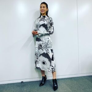 Sayaka Akimoto Instagram - 1/28 マイナビBe a booster!

衣装は
ワンピース
ニアーニッポン
near.nippon_press
ピアス
abiste 

このワンピース可愛かったなー。
スニーカーと合わせても可愛いよねーってスタイリストさんと話してました☺️
ありがとうございました✨