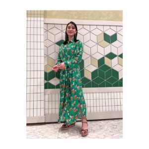 Sayaka Akimoto Instagram - 2月20日放送のあさイチに出演致しました。
私の大好きな番組にまた出演出来て、光栄です。
内容は男性不妊についてでした。
私自身も沢山の気づきがあり、やはり何事も思いやり向き合う事が大切なのだと痛感しました。
向き合うってとても難しくて根気のいる作業ですよね。
時間も掛かるかもしれない。
でも向き合う事を恐れ、やめてしまったらそこで全ては終わってしまう。
妊活にも夫婦の数だけそれぞれのゴールがあるのだと思いました。

男女共に、正しい性教育を受ける事や知識を付ける事の大切さも感じています。

正しい知識を身につける事は自分を大切にし、相手も大切にする事に繋がると私は信じているからです。

今世巡り逢ったパートナーと、1人でも多くの方が、望むゴールを目指せるよう願っています。

子供を望む方が金銭面で諦めてしまう事の無い世の中に、安心して妊娠、出産、子育て、仕事との両立が出来る世の中になっていきますように、心から強く願います。

衣装は、
ワンピース
@msgm_tokyo
ピアス
@naturali_jewelry
靴
@louboutinworld

です。
ありがとうございました🌈
