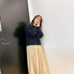 Sayaka Isoyama Instagram - 先日出演させていただいた TBSテレビ『サンデージャポン』 今回もたくさんモノマネしたな笑 シャイニーニット　@pasand_by_nequittezpas スカート @emmelrefines イヤリング.リング　@phoebe_official フラットシューズ　@dianashoespress 松っちゃんとのお仕事♪ こちらでは、松っちゃんがたくさんモノマネを笑 ワンピース @adelly.tokyo