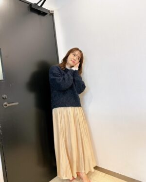 Sayaka Isoyama Instagram - 先日出演させていただいた
TBSテレビ『サンデージャポン』
今回もたくさんモノマネしたな笑

シャイニーニット　@pasand_by_nequittezpas 
スカート  @emmelrefines 
イヤリング.リング　@phoebe_official 
フラットシューズ　@dianashoespress 

松っちゃんとのお仕事♪
こちらでは、松っちゃんがたくさんモノマネを笑

ワンピース @adelly.tokyo