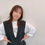 Sayaka Isoyama Instagram - 明日 7:30〜 日本テレビ系『シューイチ！』さんでは、 ハイカロリーなグルメロケしてきました！！ バトルの行方をお楽しみに！！ その後22:30〜 日本テレビ『金のツカミ』 めちゃくちゃ笑っぱなしの時間でした！！ 新しいキャラクターが見られます！ 芸人さん達は本当に素晴らしいです！！ シューイチ シャツ、スカート　@dresslaveofficial 金のツカミ ツイードトップス　@marmors_official ロゴT @micaanddeal_official パンツ　@jusglitty_official