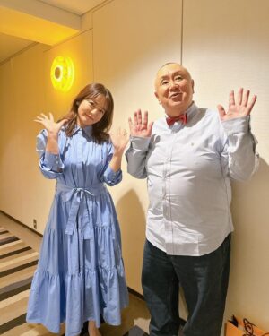 Sayaka Isoyama Instagram - 先日出演させていただいた
TBSテレビ『サンデージャポン』
今回もたくさんモノマネしたな笑

シャイニーニット　@pasand_by_nequittezpas 
スカート  @emmelrefines 
イヤリング.リング　@phoebe_official 
フラットシューズ　@dianashoespress 

松っちゃんとのお仕事♪
こちらでは、松っちゃんがたくさんモノマネを笑

ワンピース @adelly.tokyo