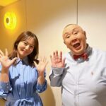 Sayaka Isoyama Instagram - 先日出演させていただいた TBSテレビ『サンデージャポン』 今回もたくさんモノマネしたな笑 シャイニーニット　@pasand_by_nequittezpas スカート @emmelrefines イヤリング.リング　@phoebe_official フラットシューズ　@dianashoespress 松っちゃんとのお仕事♪ こちらでは、松っちゃんがたくさんモノマネを笑 ワンピース @adelly.tokyo