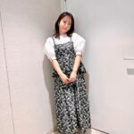 Sayaka Isoyama Instagram - 5月2日(木)18:25〜 テレビ東京系『有吉木曜バラエティ』に 出演させていただきます！！ 美味しいグルメのコーナーありますよ！！ ワンピース、ブラウス @chonofabrics イヤリング 、リング @phoebe_official シューズ @dianashoespress