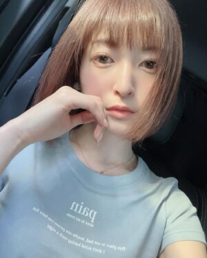 Sayaka Kanda Instagram - コーラルに染めました。
そして髪伸びました。
今日は声です。
あの子を声帯に呼びたいと思います。