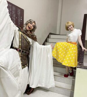 Sayaka Kanda Instagram - 載せきれていなかった帝劇でのお写真！
げんげんイズミルと。
わたしお衣装がまだ完成系じゃなくすみません💦
元基背がおっきい！笑
#王家の紋章
#平方元基
#イズミル
#キャロル
#ヒーローどっち推し？