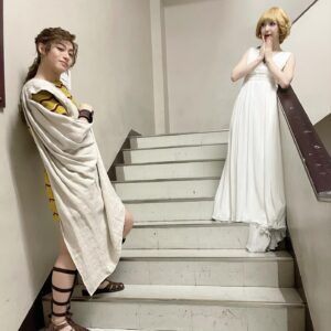 Sayaka Kanda Instagram - ルカになった前ちゃんと！
1枚目はなんだかよく分からないポーズです。笑
2枚目は、あれなんだか前に違う人として逢ったことありませんか…？です。
#王家の紋章
#前山剛久 
#ルカ
#キャロル