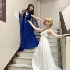 Sayaka Kanda Instagram - まぁちゃんと、今日で東京公演での共演は最後でした…（ ; ; ）寂しいな。
次のマイフェアもいっしょだけれど、声を合わせる共演はなかったから、PRAYERとかは歌いながら感慨深い気持ちでした。
美しく、本当は慈悲の心があり、真っ直ぐに愛に生きるアイシスで魅了してくれてありがとう。
来年まで思い出いっぱい作ろうね！

本編で絶対ないポーズ。笑
#王家の紋章
#朝夏まなと
#アイシス
#キャロル
#まぁさや