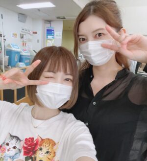 Sayaka Kanda Instagram - 大好きなまぁちゃん！
次もマイフェアでダブルキャストで一緒です。
来年までよろしくね。
#王家の紋章
#朝夏まなと
#まぁさや
#myfairlady