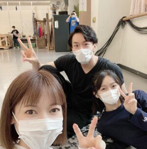 Sayaka Kanda Instagram - 今日はイズミルさん達とずっと一緒です！
分かりますか？
この写真4人全員揃っているんです…。
#王家の紋章
#木下晴香
#平方元基
#大貫勇輔