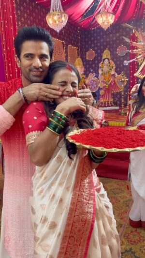 Sayali Salunkhe Instagram - Ishq nahi Kiya toh Kya kiya …pyaar toh Sab karte hain ❤️ 
Some beautiful moments for our upcoming episode. Stay tuned to rise in love with #kuvan 
@starplus 
#baateinkuchankaheesi