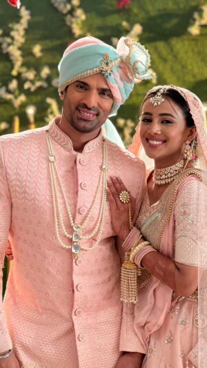 Sayali Salunkhe Instagram - You all are invited as we officially become #kuvan ❤️ 

#baateinkuchankaheesi

@nishabedii what a wonderful job with outfits 😘