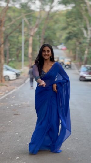 Sayali Salunkhe Instagram - Am I too late for this trend 🤔

#reel #instagood