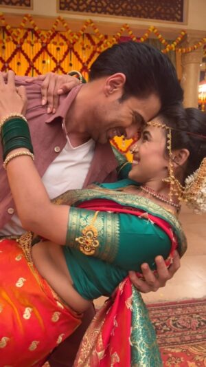 Sayali Salunkhe Instagram - When she packs up before me .. a song which always plays in my head 😃❤️ #kuvan 

#reelsinstagram #trending #baateinkuchankaheesi