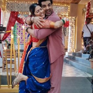 Sayali Salunkhe Instagram - Guess who is my favourite on set 😁🙏❤️

#myfavoriteplace
#costarsforshow
#bondsforlife