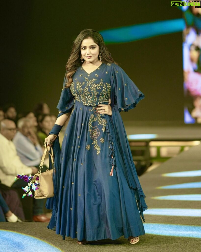 Sayantani Guhathakurta Instagram - Photo dump @ilpa.india show 💙 Swipe left ◀️ Spl thanks to @imranzaki05 and @akashnayyar_ 💕 Outfit - @_aarjujain Mk up - @makeupartist_bhaskarbiswas Hair - @sontai_sontai1111 Captured by @saan_insta_ii