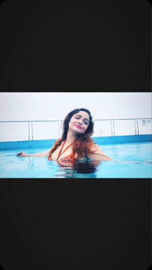 Sayantani Guhathakurta Instagram - Hot to handle ....🥵.. talking about Kolkata 's current weather 

 #reels #reelsinstagram #reellove #reelvideo 
#reeitfeelit #reelkarofeelkaro #reelkorbofeelkorbo #trending #boireeltime #throwback #mumbai 

Outfit - @lalingerie_india 
Location - @holidayinnkolkataairport 
Mk up n hair - @rupsmagicbrush