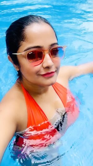 Sayantani Guhathakurta Instagram - Beat the heat... 🏊‍♀️

 #reels #reelsinstagram #reellove #reelvideo 
#reeitfeelit #reelkarofeelkaro #reelkorbofeelkorbo #trending #boireeltime #throwback #mumbai 

Outfit - @lalingerie_india