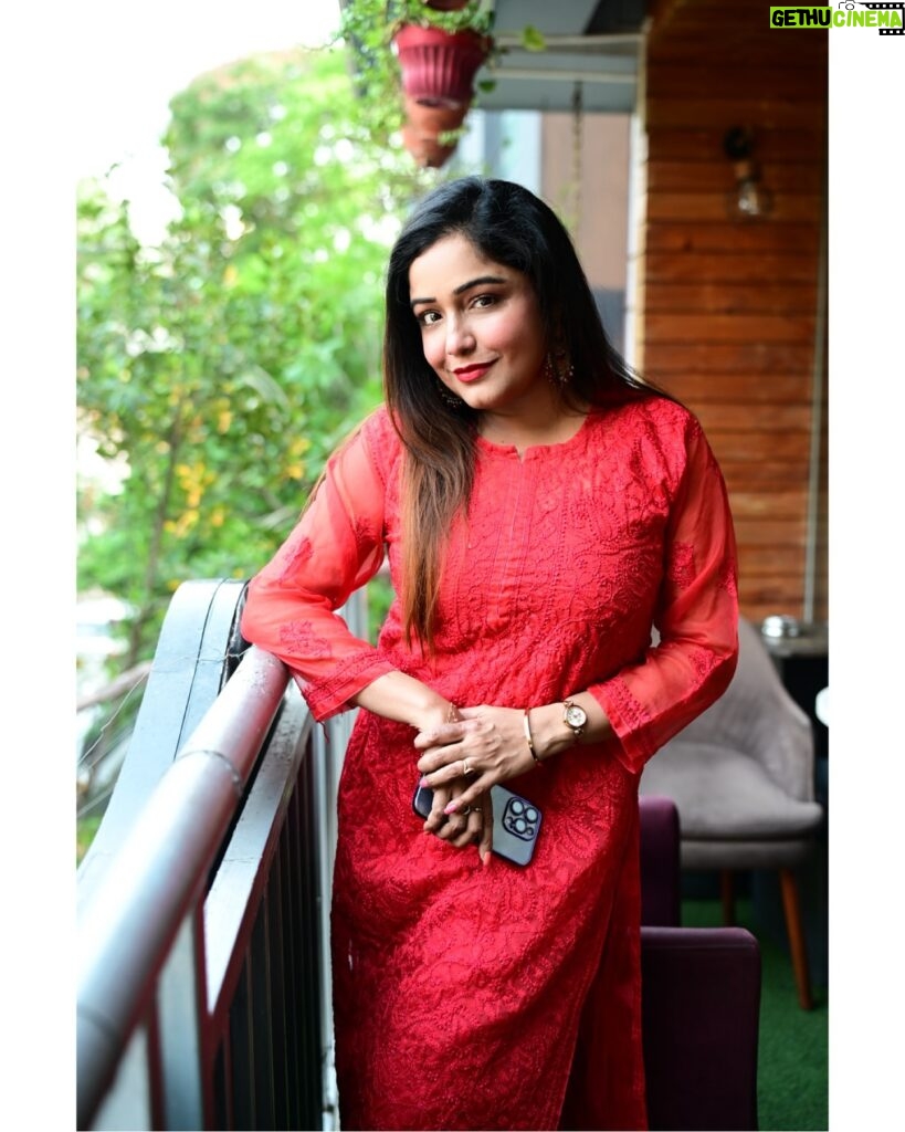 Sayantani Guhathakurta Instagram - Life is all about having a good time. ...🥰 Meeting @koneenica_banerjee on her birthday ❤️ Swipe left ◀️ #latepost #meeting #onherbirthday Click - @photographershubham