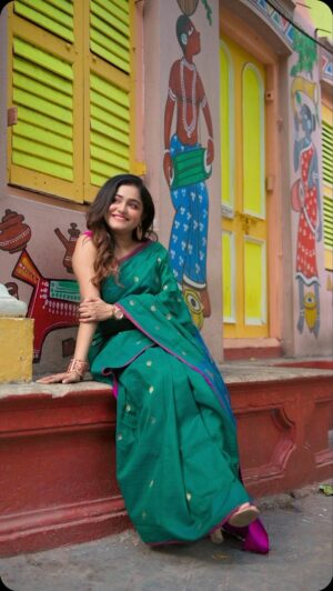 Sayantani Guhathakurta Instagram - O sajni re ..... 💚

#reels #reelsinstagram #reellove #reelvideo 
#reeitfeelit #reelkarofeelkaro #reelkorbofeelkorbo #trending #boireeltime  #kolkata  #kolkatadiaries 

Mk up n hair - @makeupbysumanganguly 
Jewellery - @alora_by_anindita 
Captured by @clickbuzzabir ast - @sayan_rakshit95
