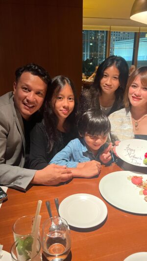 Sazzy Falak Instagram - Quite a number of times, hubby @nash_idrus and I have celebrated our wedding anniversary at @nobu_kualalumpur but this time we decided to take our kids along to celebrate “Mother’s Day”. In case you didn’t know, Nobu has a set menu for Mother’s Day that goes on until 31st May. We thoroughly enjoyed the set and even added some dishes because… well, we’re just lovers of Japanese food 😄 

Here’s wishing a Happy Mother’s Day to all you Mommas out there. Today is your day so let your family spoil you silly. And in case you didn’t get to celebrate today, you can always nudge your family to take you to @nobu_kualalumpur to enjoy the “Mother’s Day Osusume Set” before month of May ends 😉 #nashsazzy #imaanlilytiararose #idrisashnazril