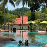 Sazzy Falak Instagram - Hanging out at the Rock Pool on this sunny Sunday! @westinlangkawi #nashsazzylangkawi #imaanlilytiararoselangkawi #idrisnashnazrillangkawi