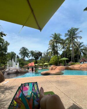 Sazzy Falak Instagram - Hanging out at the Rock Pool on this sunny Sunday! @westinlangkawi 

#nashsazzylangkawi #imaanlilytiararoselangkawi #idrisnashnazrillangkawi