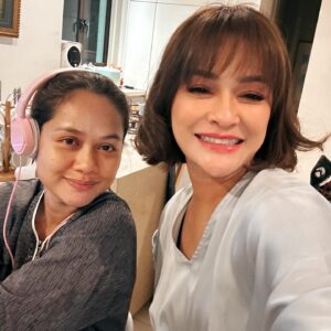 Sazzy Falak Instagram - Right before Ramadhan month started, we completed a telemovie shoot with @mermaidstudios called #TerpalingDrama that will be aired on Astro during Syawal. My second time this past two years working with my awesome Adik @liyanajasmay as the director. Always a joy to be on set with the team. Met @nurel_baharin for the first time and instantly loved her bongok self 🤣 Second (or was it third?) time working with @mustaqimbahadon and I had a hard time containing my laughter when he did his comedic scenes. Susah betul nak tahan gelak!
.
Here’s a carousel of photos with everyone that I could snap a photo with. Everyone was so much fun to be with and boy, did we all have fun on set 😍

#astro #telemovie #telefilem #sazzyatshoot #mermaidstudios