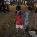 Sazzy Falak Instagram - As soon as the recent school end holiday began, us family made our way again to Cherating to check out the @cisf.2024 and to continue our surfing lessons. Here are some videos from the trip because this Momma malas nak edit 🤪🤣 1. Arrived Cherating on 10th evening and I had the biggest smile on my face 2. Kids running to the beach 3. The atmosphere of the Cherating International Surfing Festival 4. Dinner spread at Nabil’s Ikan Bakar Cherating 5. Invited Imaan’s bestfriend Naeema and her family. I was especially excited to have the mom @aznida.az join me on this trip as we got close during the kids many standard 6 activities as of late 6, 7, 8. Enjoying the nighttime activities that @cisf.2024 had to offer