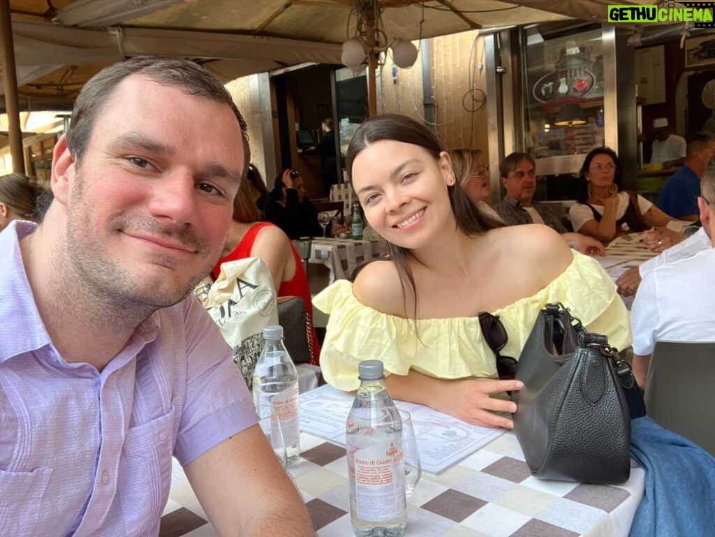 Scarlett Hefner Instagram - Evening outings with friends and daytime adventures through Rome 🇮🇹