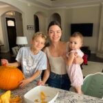 Scarlett Hefner Instagram – Pumpkin carving with the girls 🎃