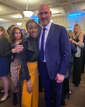 Scarlette Douglas Instagram - Had the best time last night at the @sportgivesback awards. Lovely to be there as an ambassador for @dallagliorugbyworks with @lawrence_dallaglio and the team and so good seeing so many inspirational people in the same room 🙌🏾👏🏾 Swipe to see my favourite celebrity in the last pic 👉🏾 😉

#sportgivesback #awardshow
