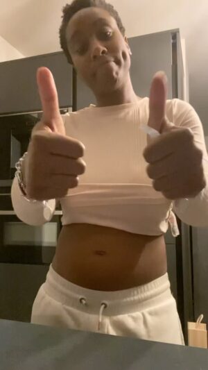 Scarlette Douglas Instagram - Egg Freezing Diary Day 16! For those of you asking to see the injecting process here it is. PLEASE if you don’t like needles or are with a child watching this, keep scrolling, but this is the reality of it.

I am bloated but I’ve not bruised once during this process. Some women do though so bear that in mind.

I’m also feeling a lot better today. If you’re going through this please keep as hydrated as possible, it’s imperative. At least 3 litres a day if you can manage it. 

#eggfreezing #eggfreezingjourney #eggfreezingprocess