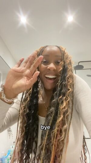 Scarlette Douglas Instagram - Egg Freezing Diary Day 31!!! We made it to the end of March! Thanks everyone for spending the month with me and supporting me through this journey. Now it’s onto my next one… and here it is… my exciting news!! 

I’m moving to America!!! Starting off with a few months here and a few months there but it’s happening 🥳🥳🥳 

Stay with me while I show you all the sights! 🇺🇸

#eggfreezing #eggfreezingjourney #eggfreezingprocess #america #losangeles #newyork #miami
