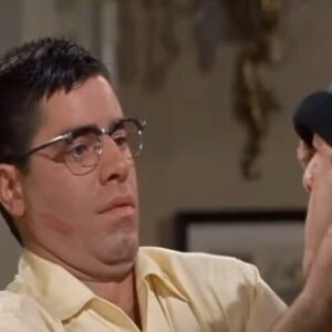 Sebastián De Caro Instagram - Mi escena de comedia favorita de la historia del cine…Jerry Lewis y el sombrero en “El Terror de las chicas”