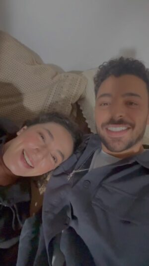 Şebnem Hassanisoughi Instagram - O muhabbetler, o haller arasında ve her koşulda keyfimizi yerinde tutuşumuzu seviyorum. Karşılaşmalara 🥂🩷